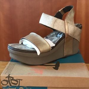 Off the Beaten Track wedge sandals NIB